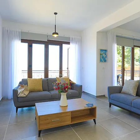 Vila Salina Lysos